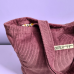 Le sac en velours côtelé violet