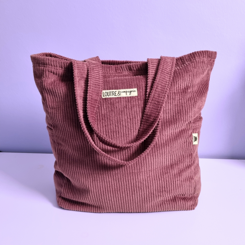 Le sac en velours côtelé violet